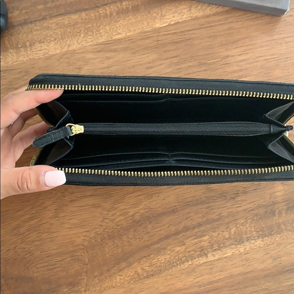 Michael Kors Zip Wallet - Picture 2 of 5